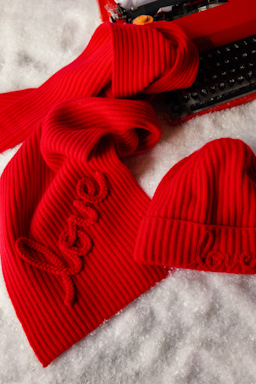 Dorothee Schumacher Ribbed Merino-cashmere LOVE scarf lollipop