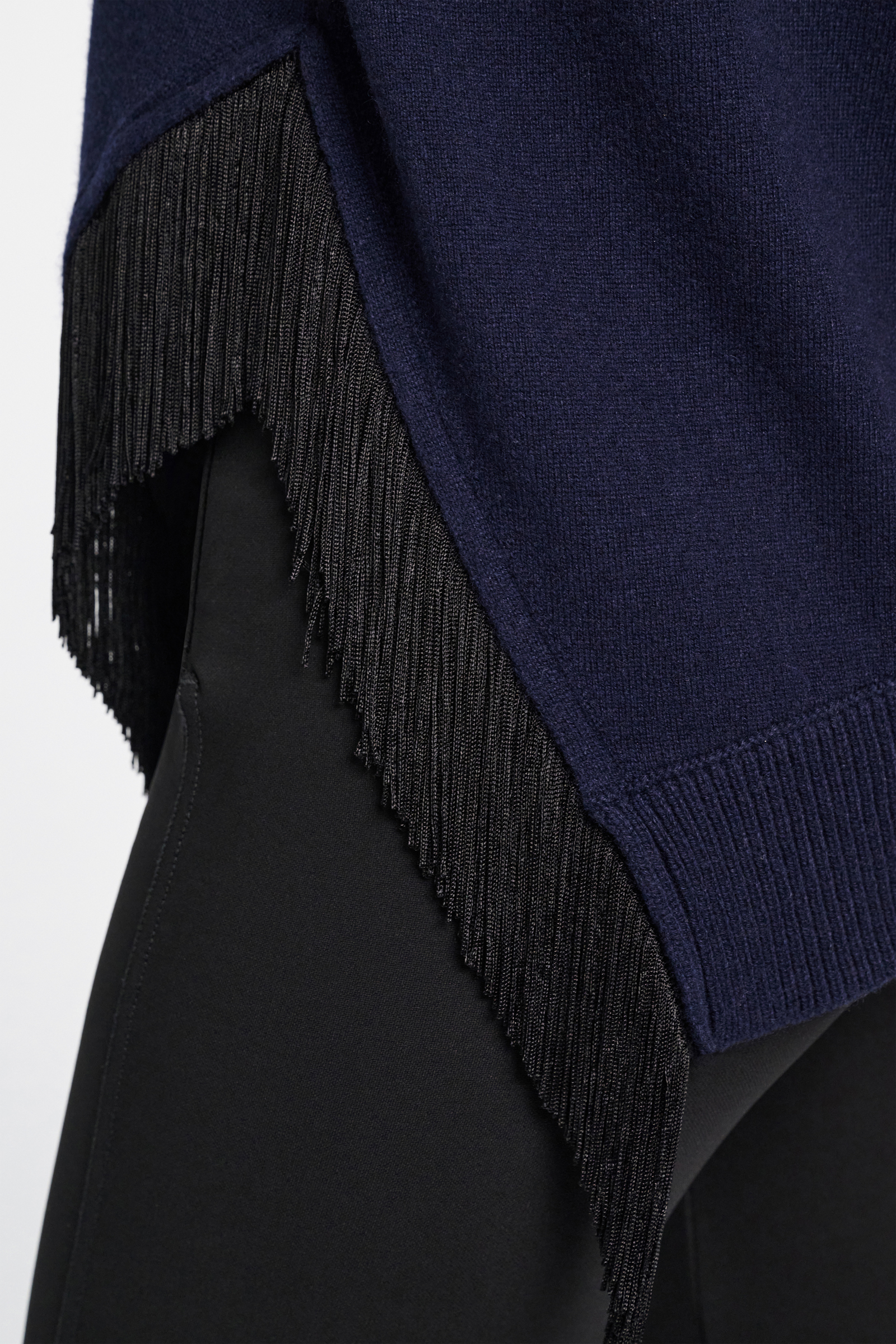 Dorothee Schumacher Rollkragenpullover aus Merino und Kaschmir mit Fransen navy