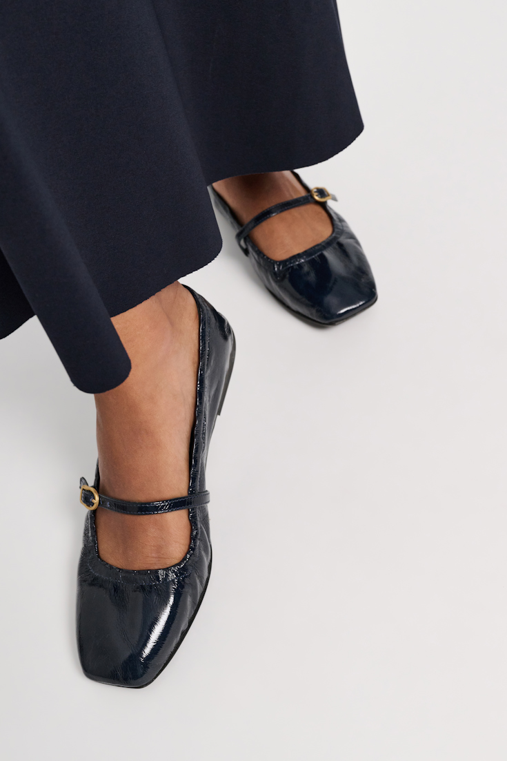 Dorothee Schumacher Square toe shiny leather flats with signature buckle blue night