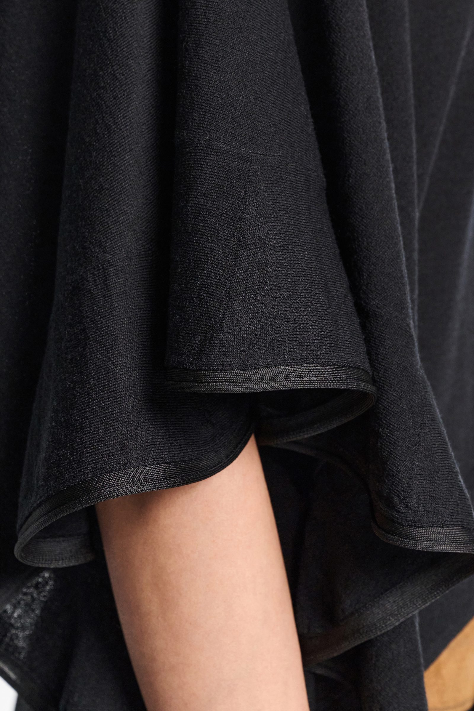 Dorothee Schumacher Rundhalspullover mit seitlichen Volants pure black