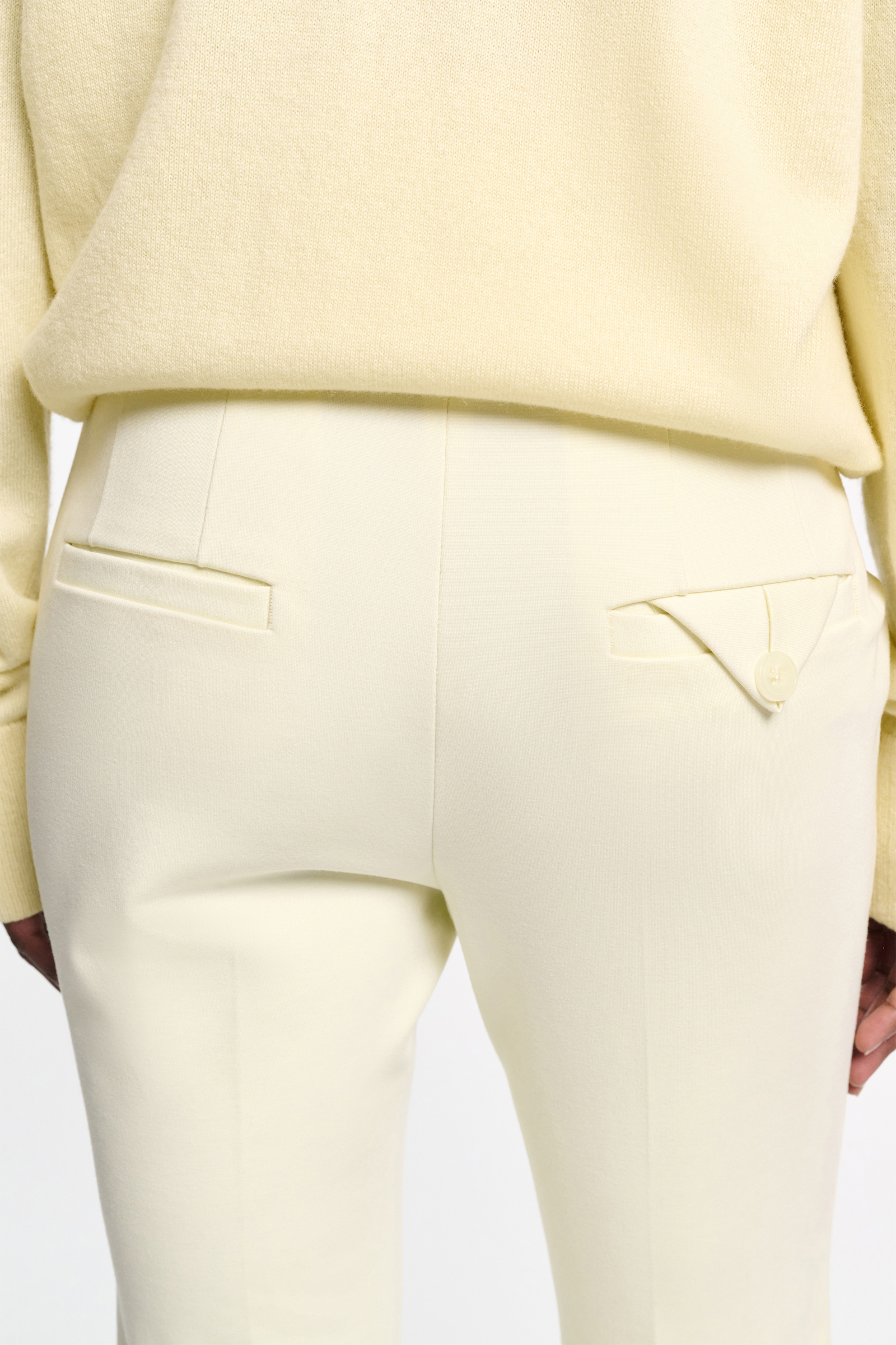 Dorothee Schumacher Verkürzte Hose mit ausgestelltem Bein aus Punto Milano light lemon