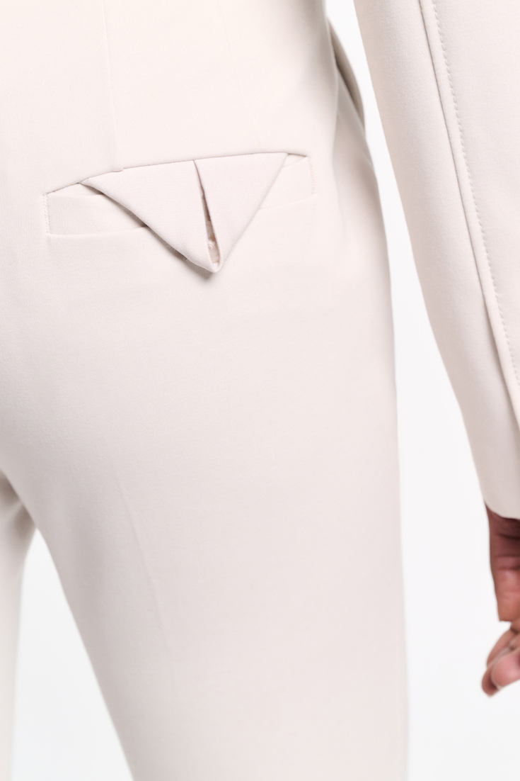 Dorothee Schumacher Verkürzte Hose mit ausgestelltem Bein aus Punto Milano shadow white