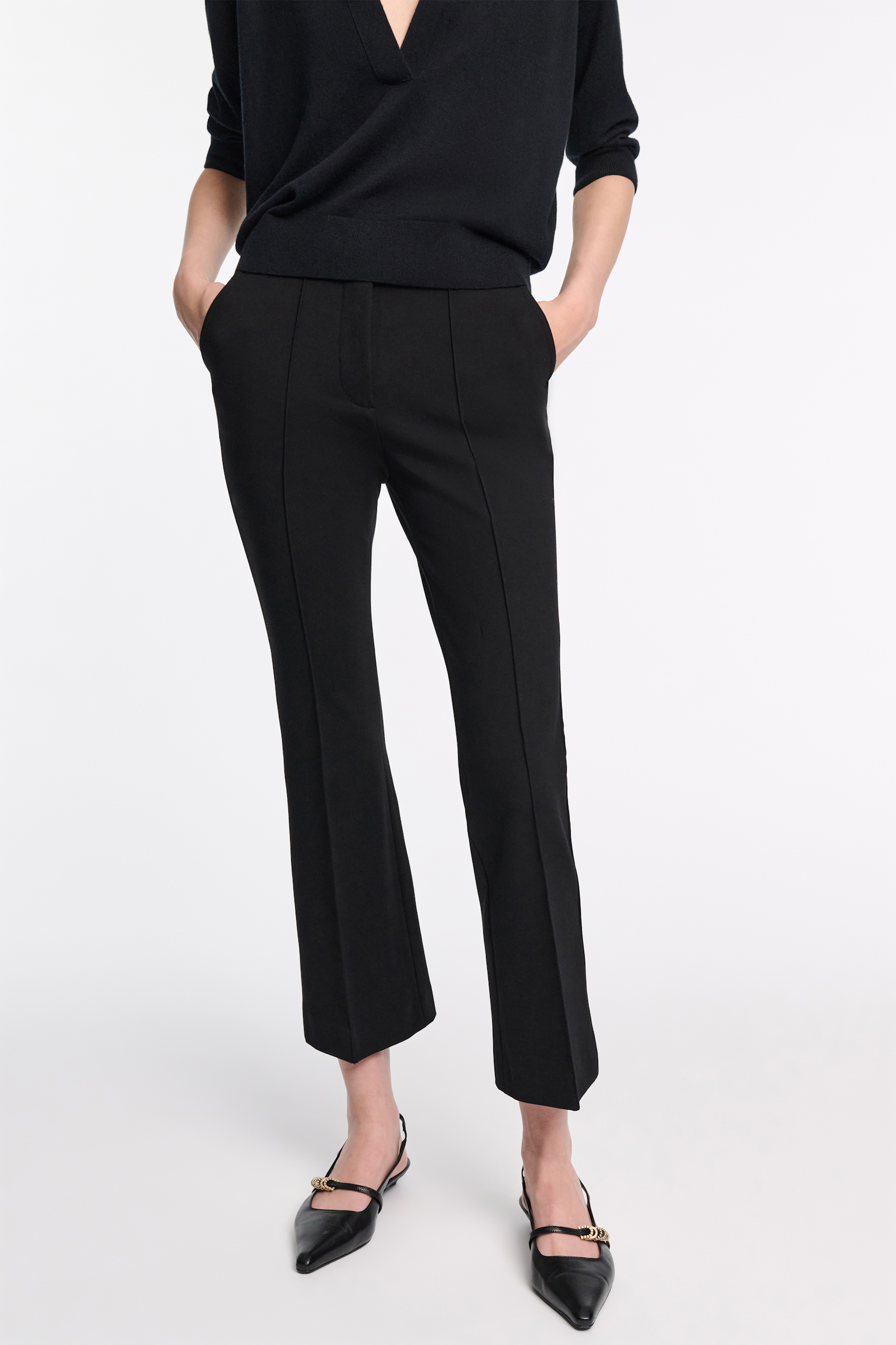 Dorothee Schumacher Verkürzte Hose mit ausgestelltem Bein aus Punto Milano pure black