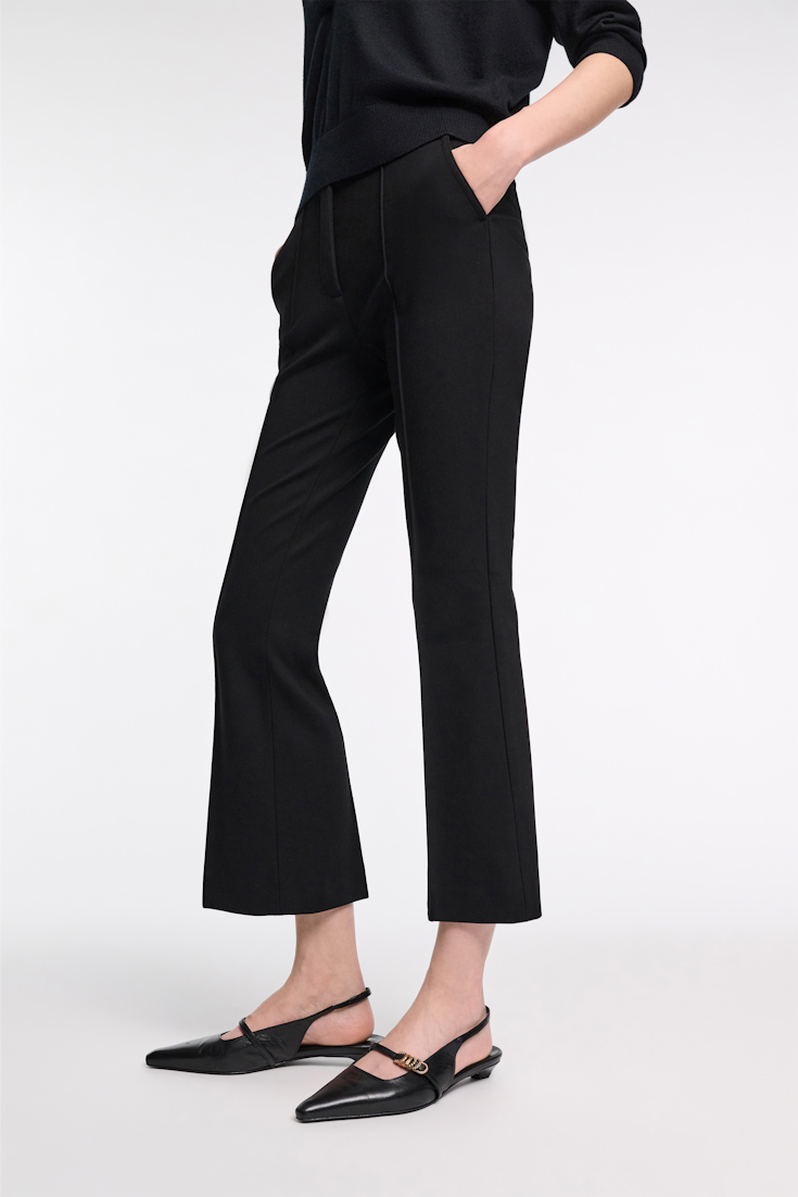 Dorothee Schumacher Verkürzte Hose mit ausgestelltem Bein aus Punto Milano pure black