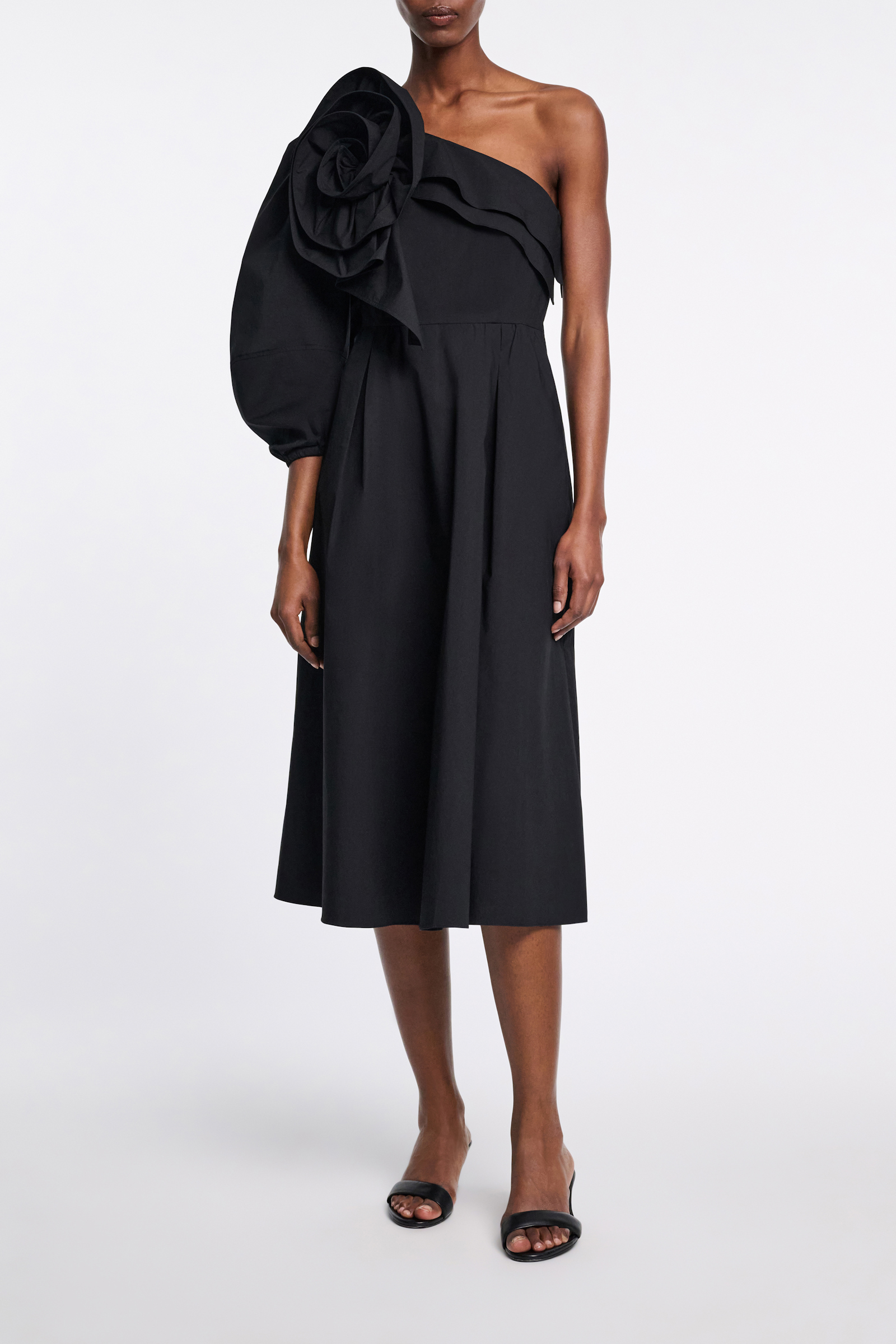 Dorothee Schumacher Asymmetrisches Midi-Kleid mit Maxi-Blumenbrosche pure black