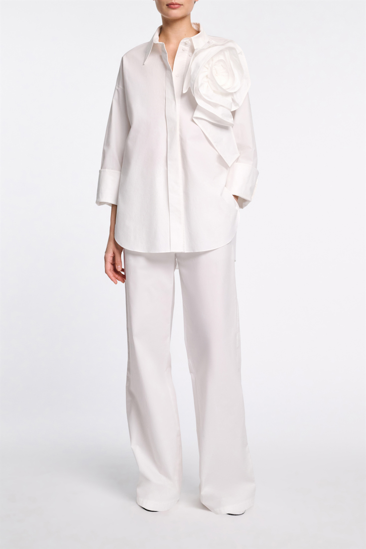 Dorothee Schumacher Bluse mit Maxi-Blumenbrosche pure white