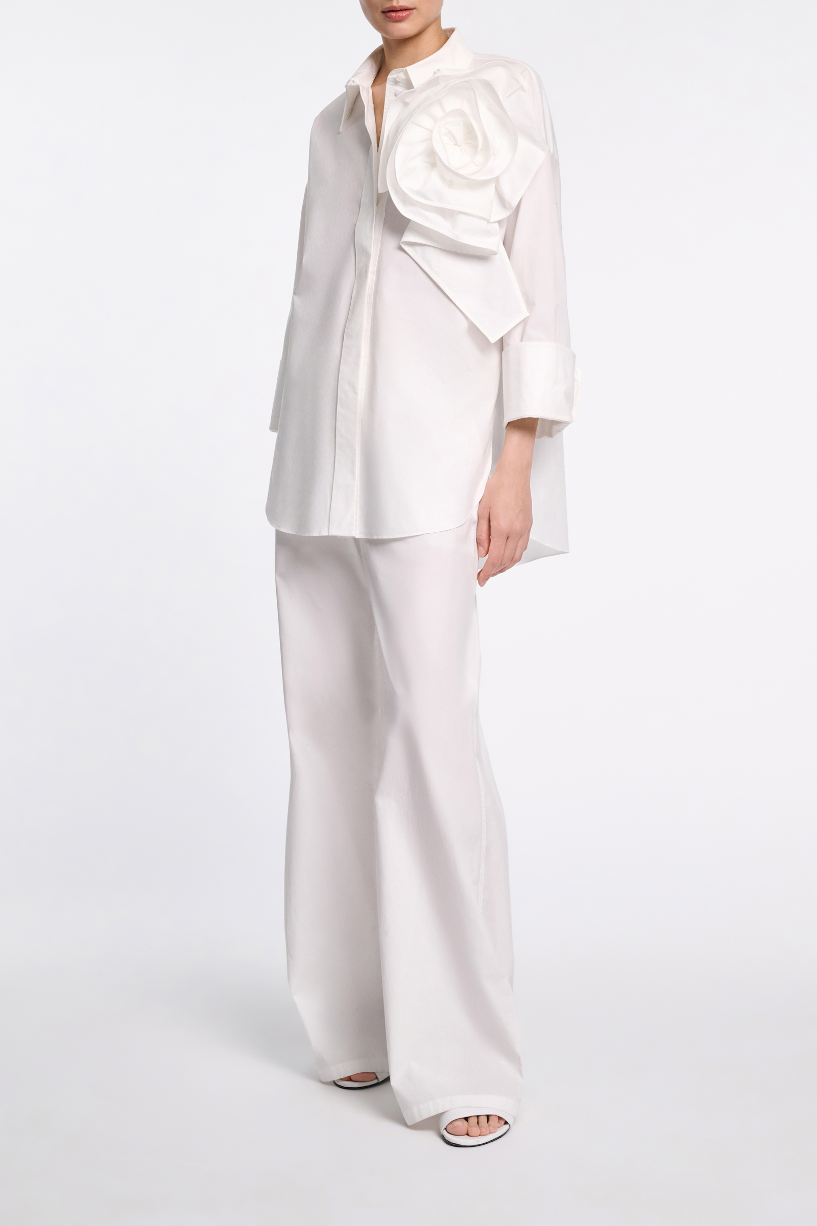 Dorothee Schumacher Bluse mit Maxi-Blumenbrosche pure white
