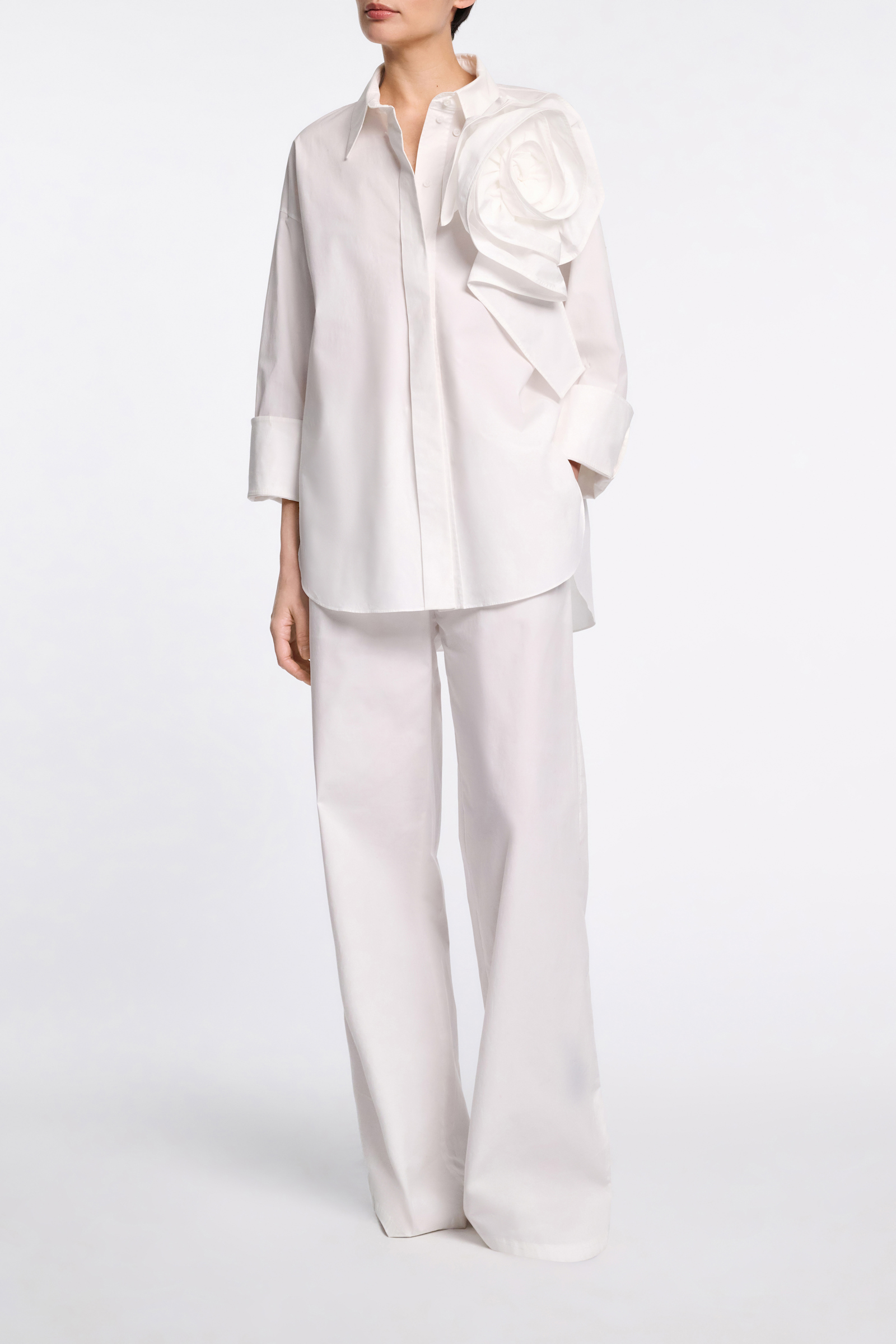 Dorothee Schumacher Bluse mit Maxi-Blumenbrosche pure white