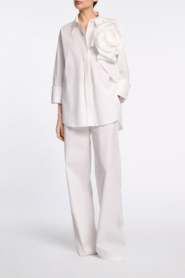 Dorothee Schumacher Bluse mit Maxi-Blumenbrosche pure white