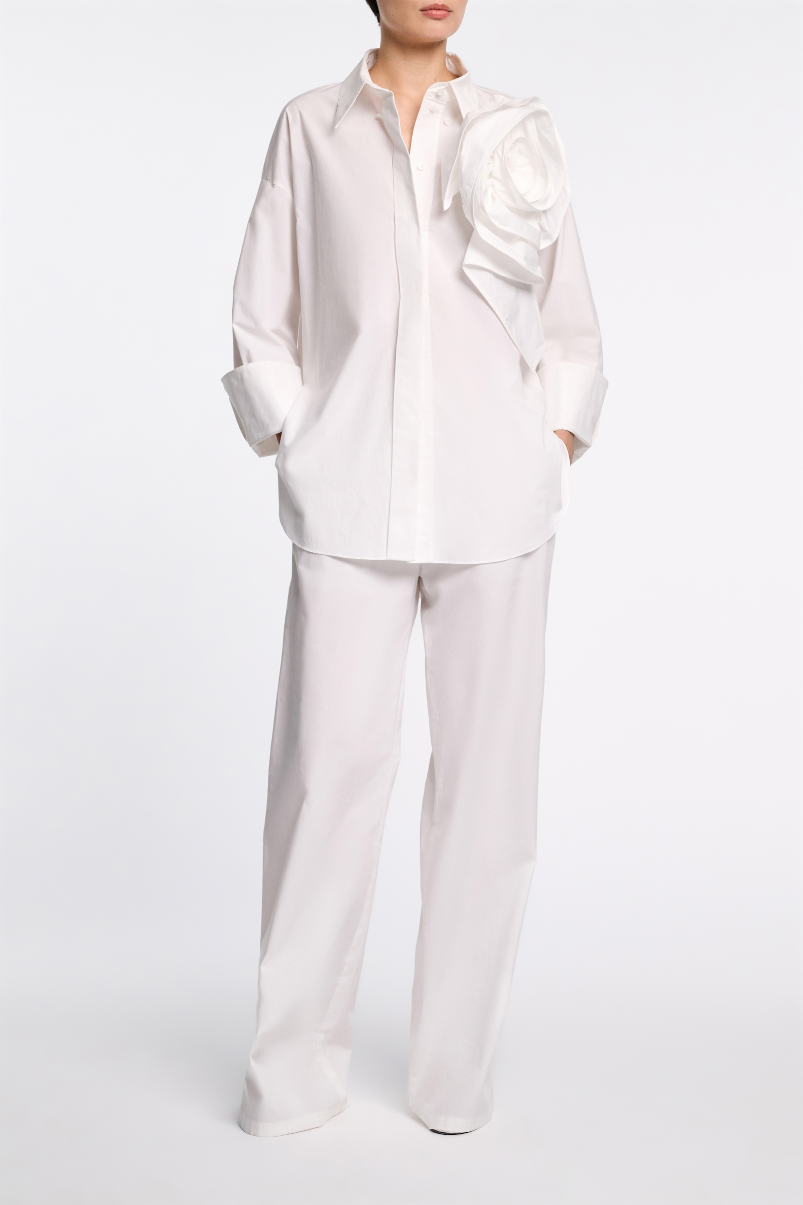 Dorothee Schumacher Bluse mit Maxi-Blumenbrosche pure white