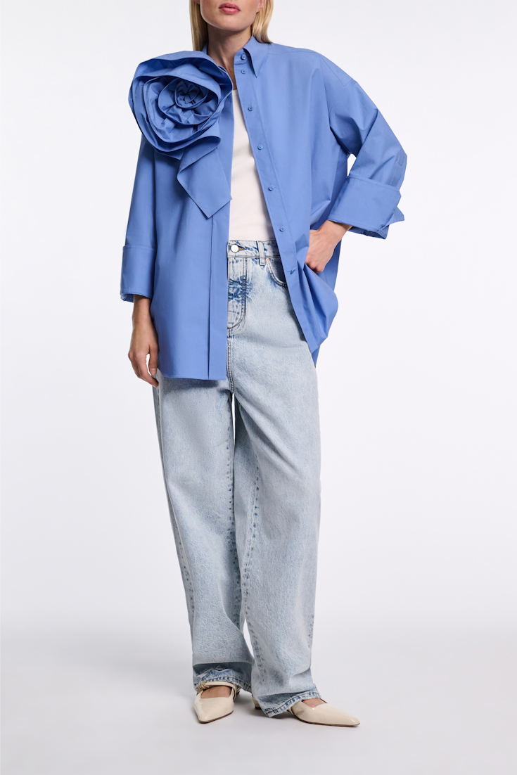 Dorothee Schumacher Bluse mit Maxi-Blumenbrosche azure blue