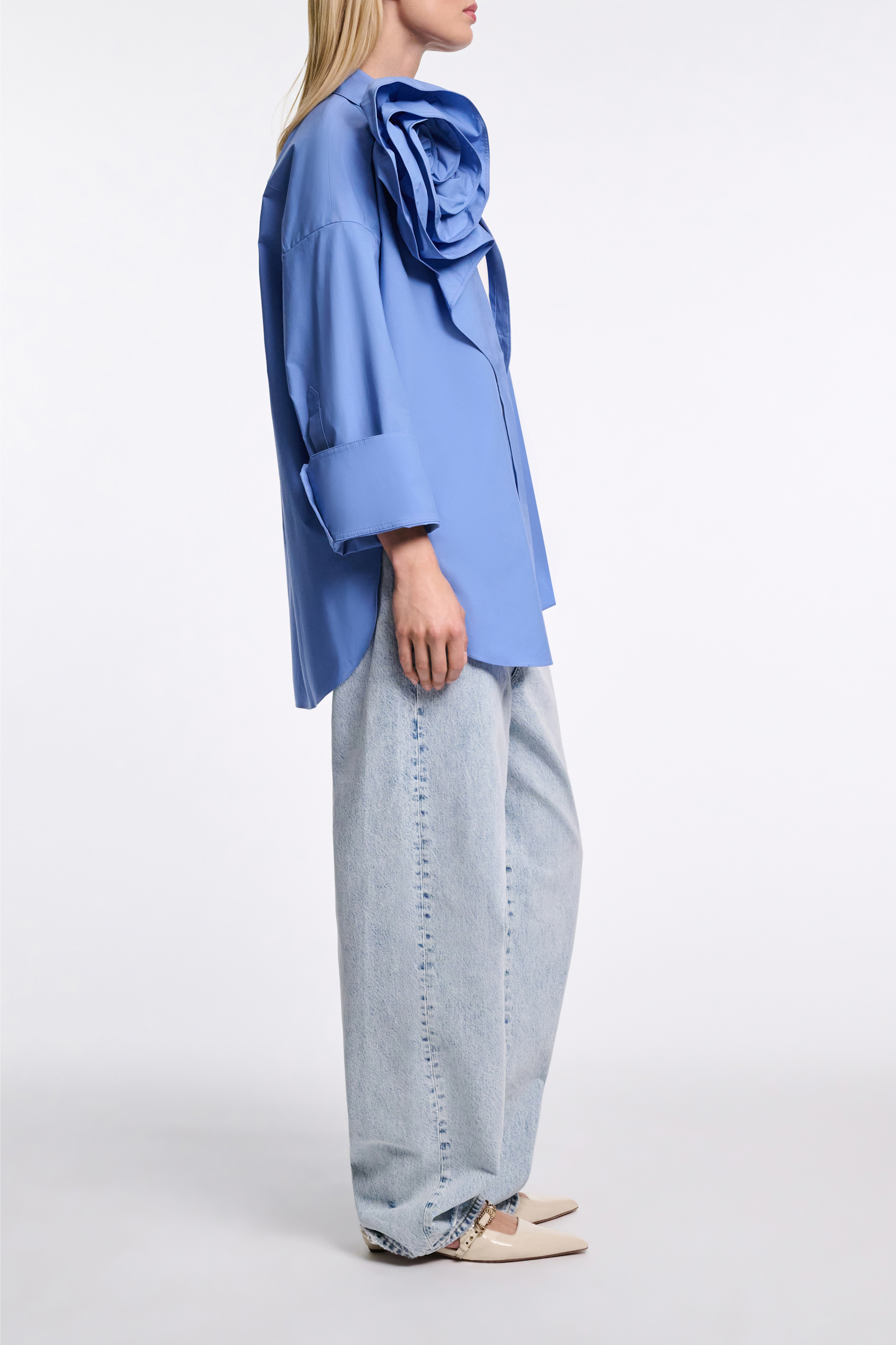 Dorothee Schumacher Bluse mit Maxi-Blumenbrosche azure blue