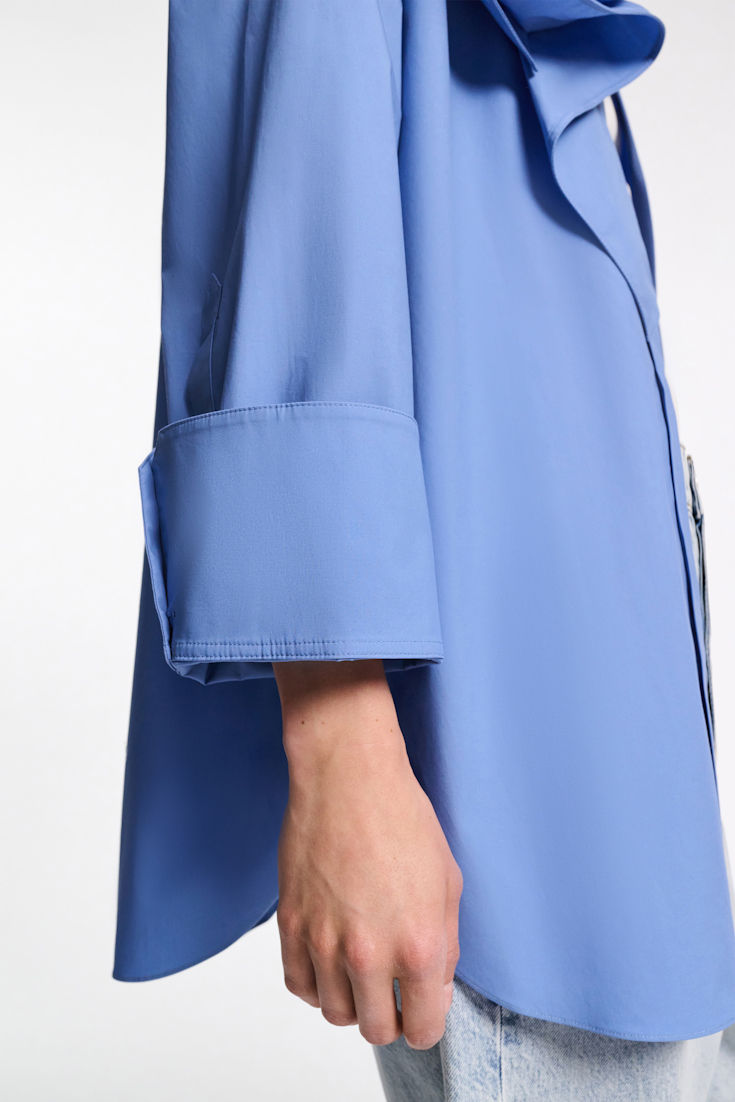 Dorothee Schumacher Bluse mit Maxi-Blumenbrosche azure blue