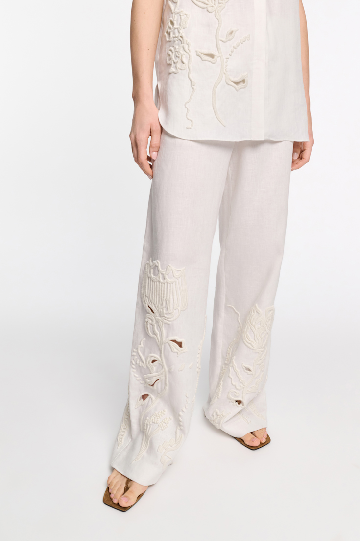 Dorothee Schumacher Hose aus besticktem Leinen camellia white