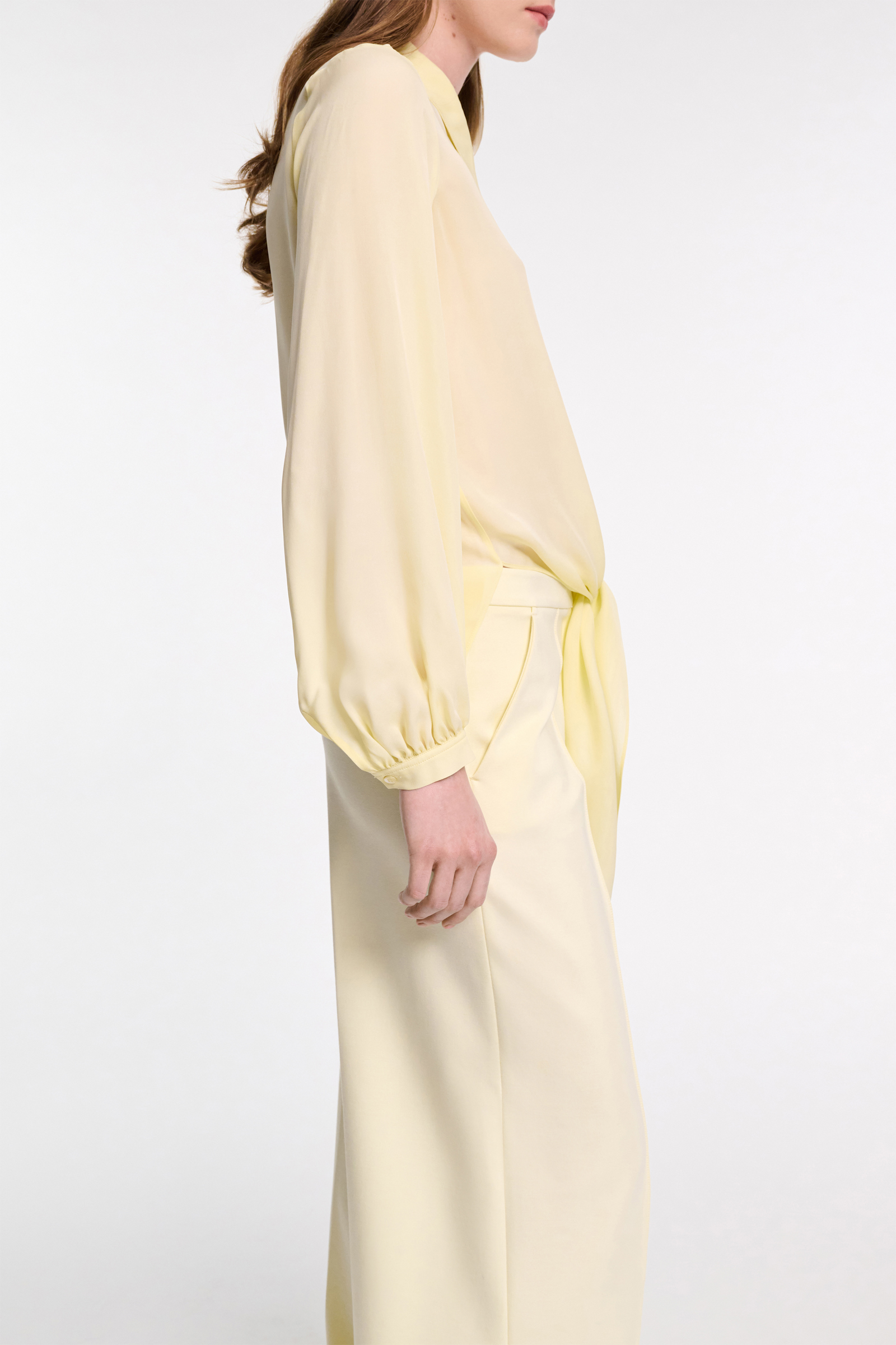 Dorothee Schumacher Bindebluse aus Seiden-Double-Georgette light lemon