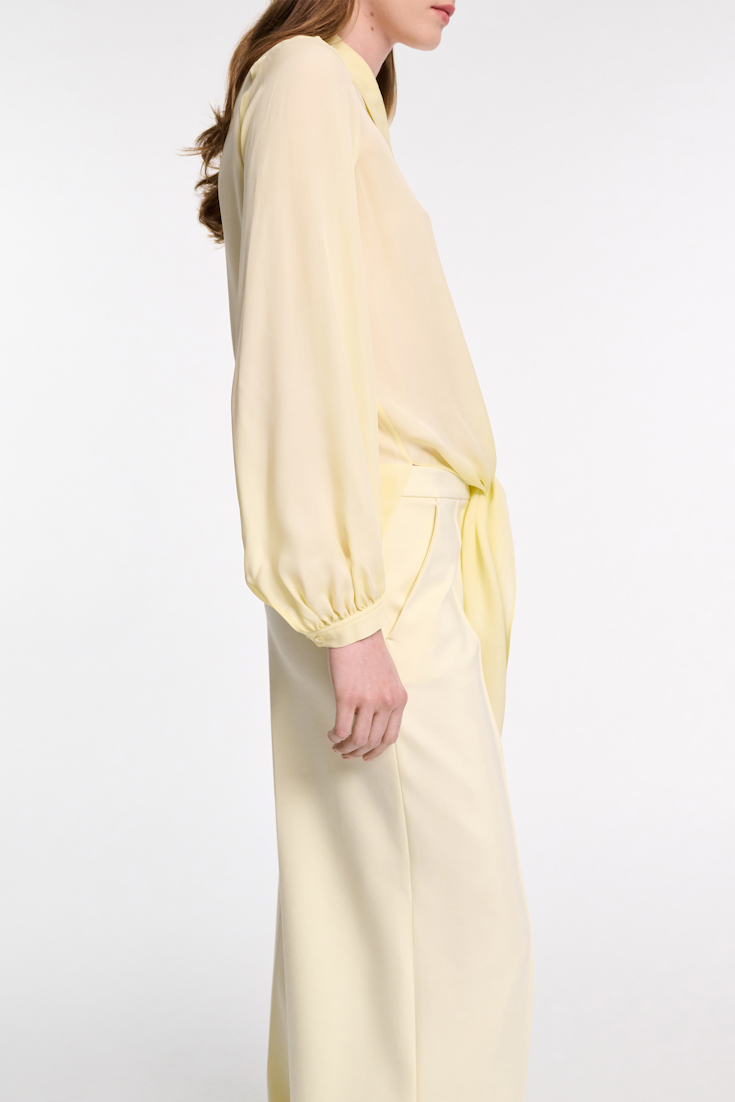 Dorothee Schumacher Bindebluse aus Seiden-Double-Georgette light lemon