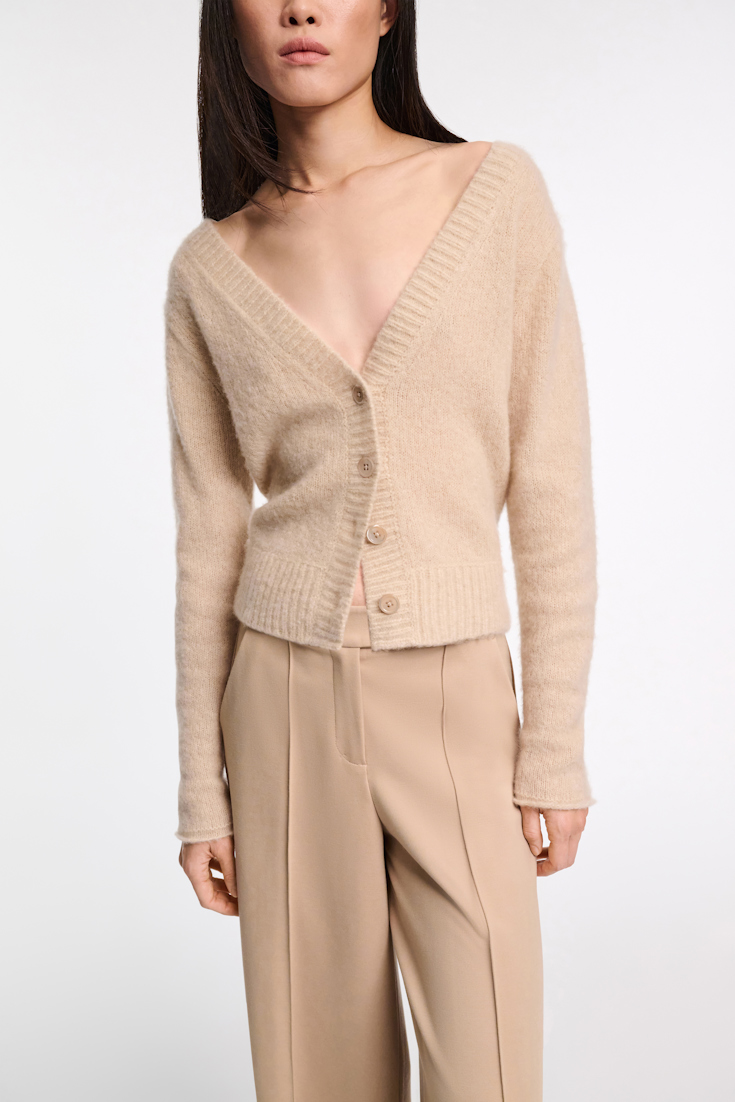 Dorothee Schumacher Besonders softer Cardigan aus Kaschmir mit V-Ausschnitt baby camel