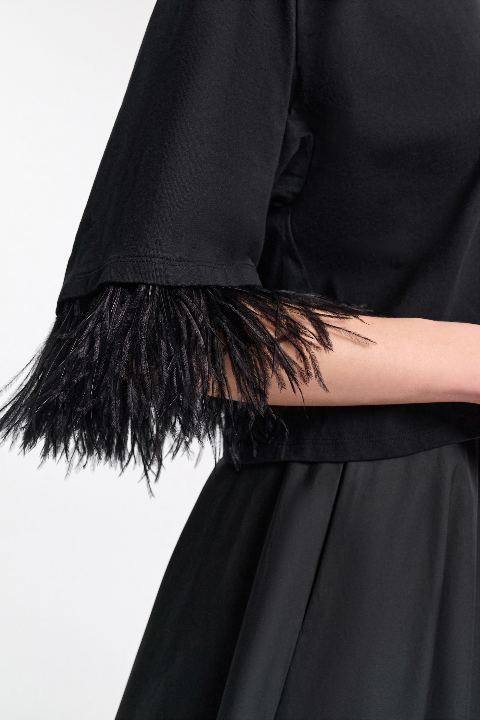 Dorothee Schumacher Rundhalsshirt mit abnehmbaren Straußenfeder-Details pure black