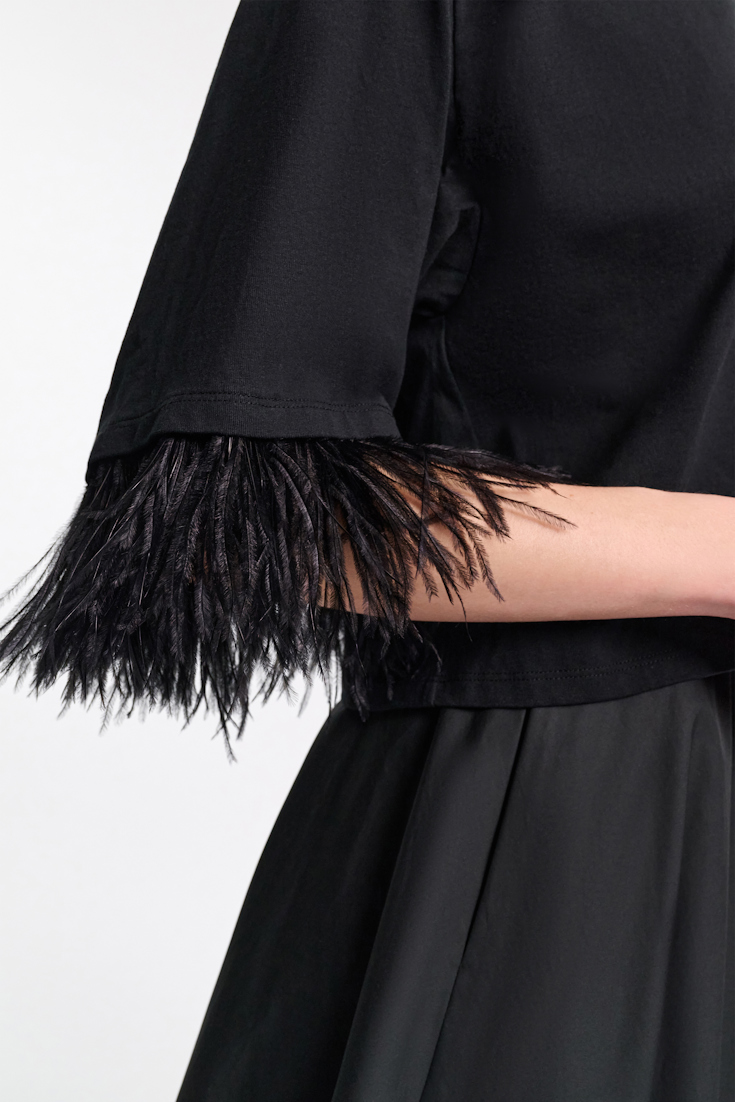 Dorothee Schumacher Rundhalsshirt mit abnehmbaren Straußenfeder-Details pure black