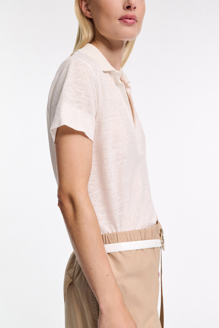 Dorothee Schumacher Poloshirt aus Hanf mit geripptem Strickkragen camellia white