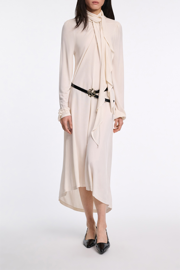 Dorothee Schumacher Kleid aus fließendem Crêpe-Jersey mit Volant eggshell