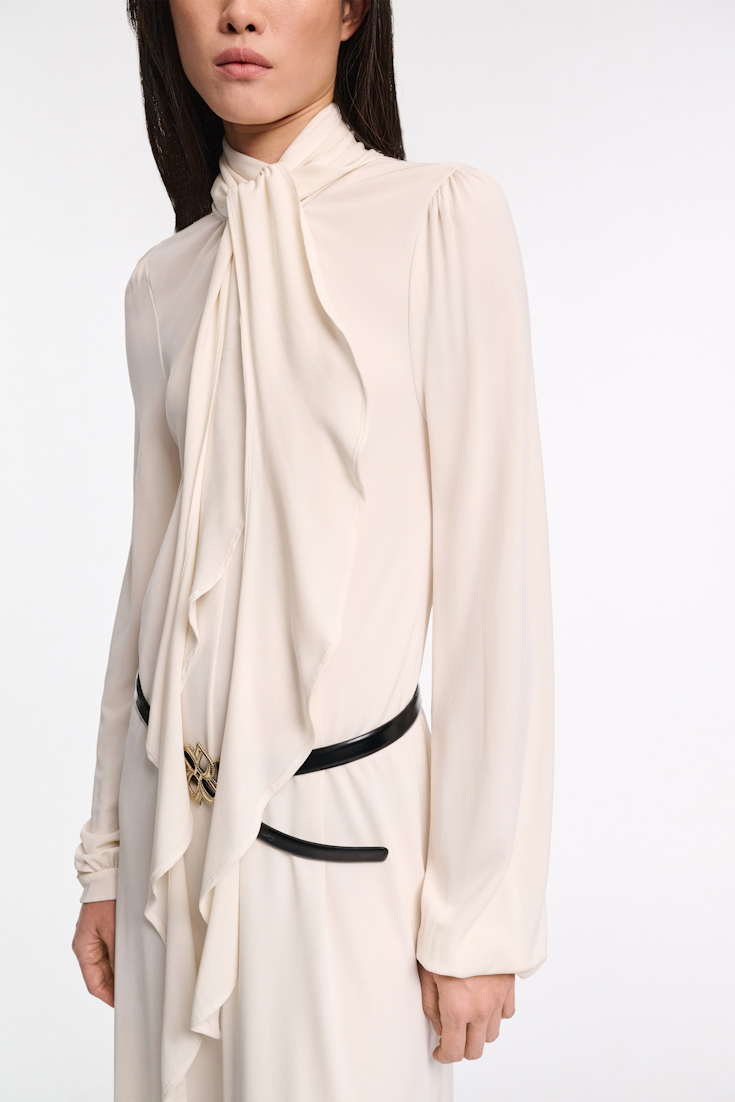 Dorothee Schumacher Kleid aus fließendem Crêpe-Jersey mit Volant eggshell