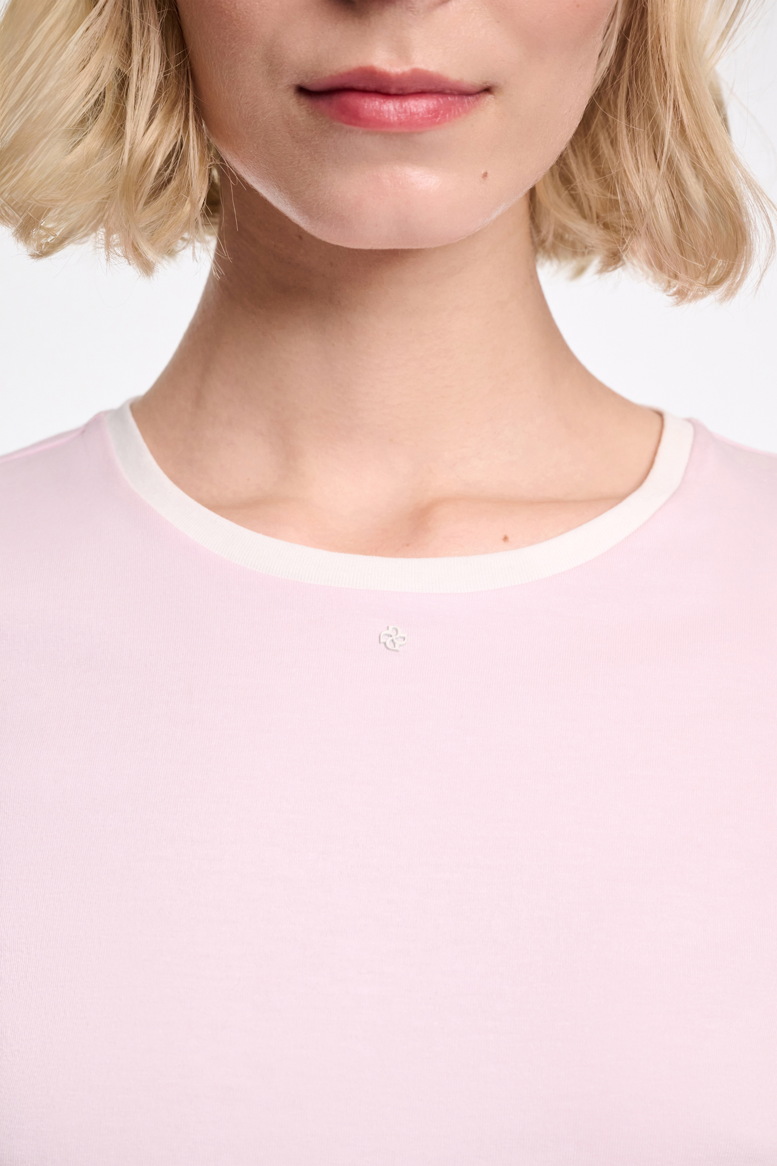 Dorothee Schumacher Rundhalsshirt mit kontrastierendem Bündchen und D-Rose Detail shadow candy
