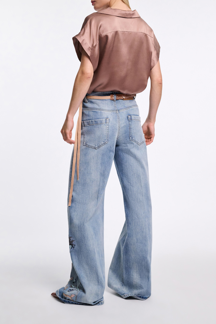 Dorothee Schumacher Kurze T-Shirt Bluse aus Seidencharmeuse burnt tan