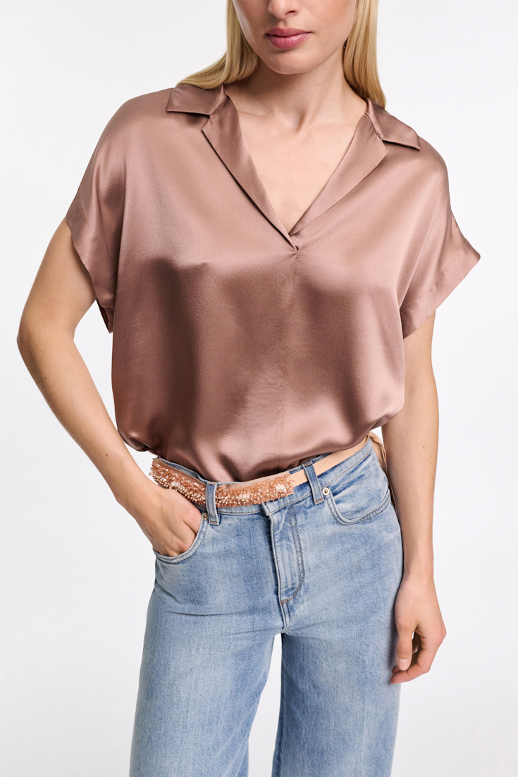 Dorothee Schumacher Kurze T-Shirt Bluse aus Seidencharmeuse burnt tan