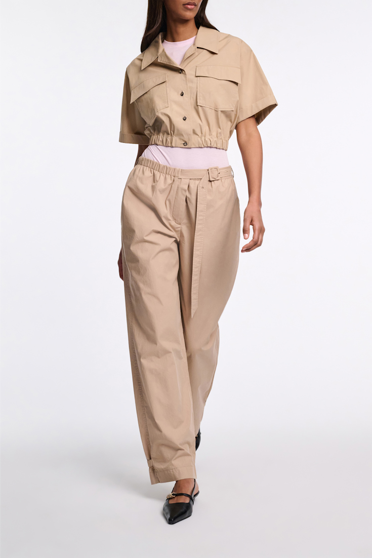 Dorothee Schumacher Hose aus leichter Baumwolle mit Gürtel-Detail trench