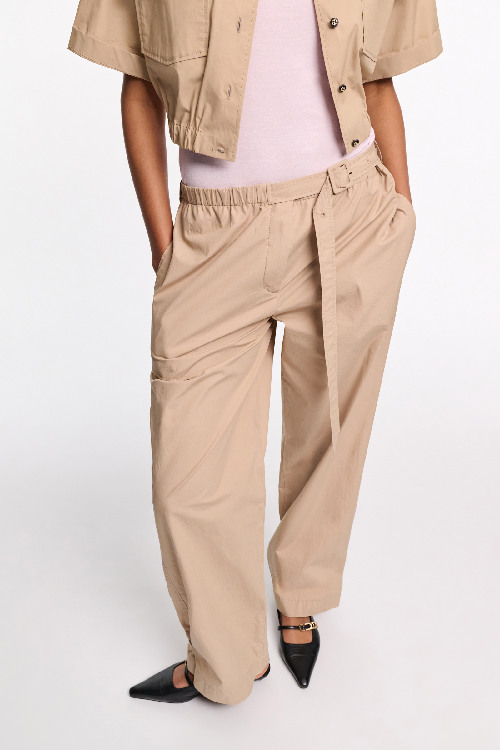 Dorothee Schumacher Hose aus leichter Baumwolle mit Gürtel-Detail trench
