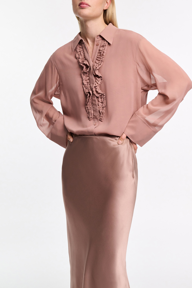 Dorothee Schumacher Hemd mit Ruffle-Detail aus Seiden-Georgette burnt tan