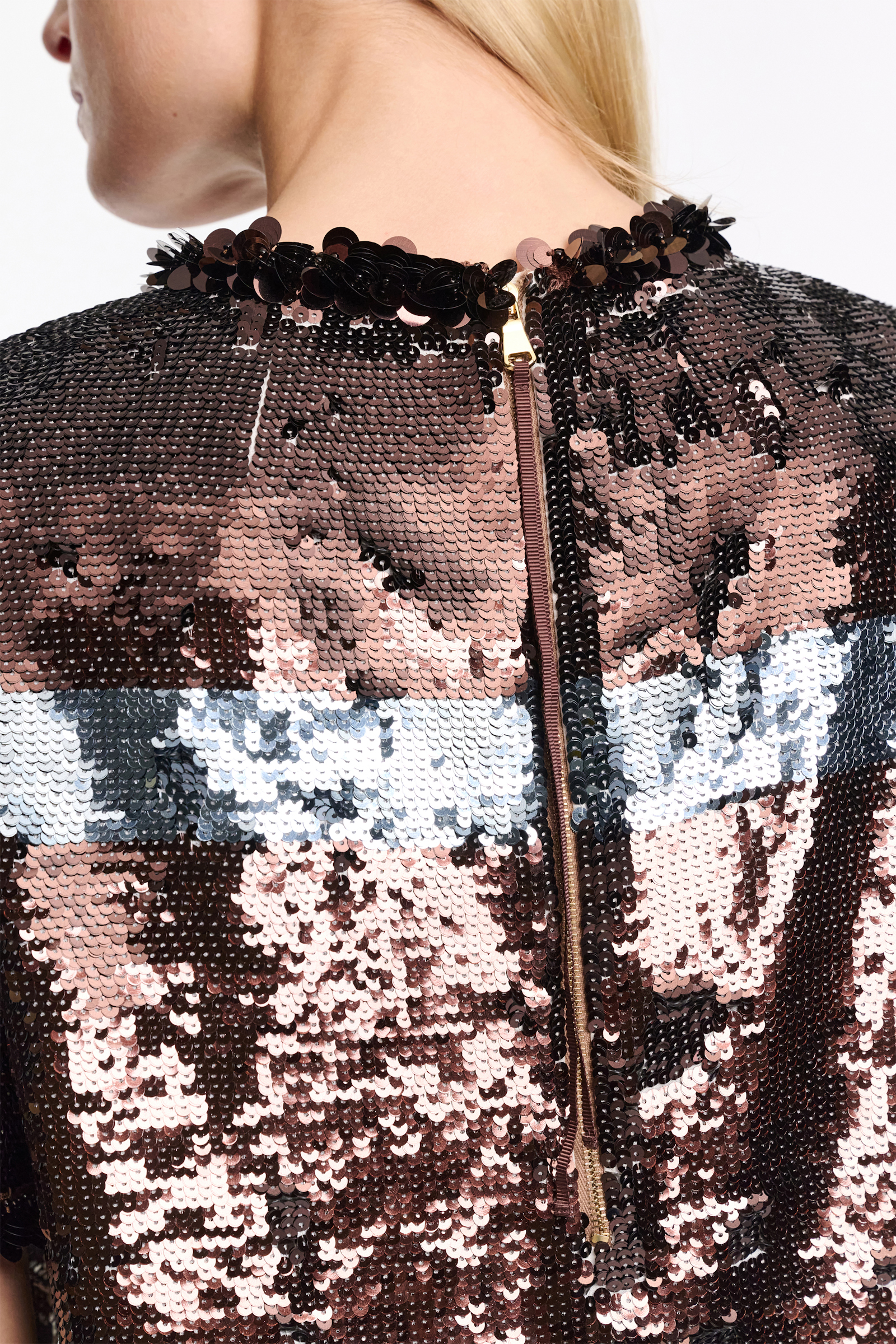 Dorothee Schumacher Gestreiftes, kurzes Shiftkleid aus Pailletten dark brown blue
