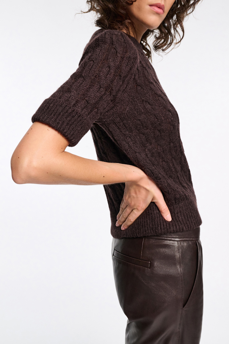 Dorothee Schumacher Rundhalspullover mit Zopfmuster und halbem Arm black chocolate