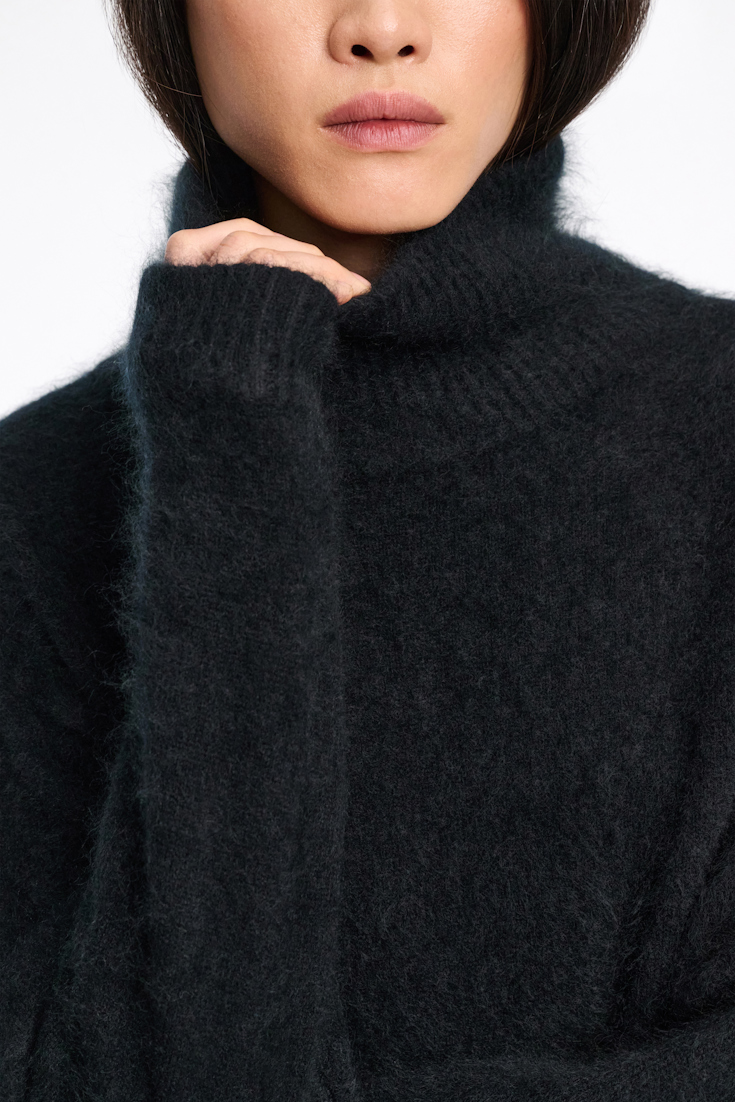 Dorothee Schumacher Virgin Merino-cashmere turtleneck pullover pure black
