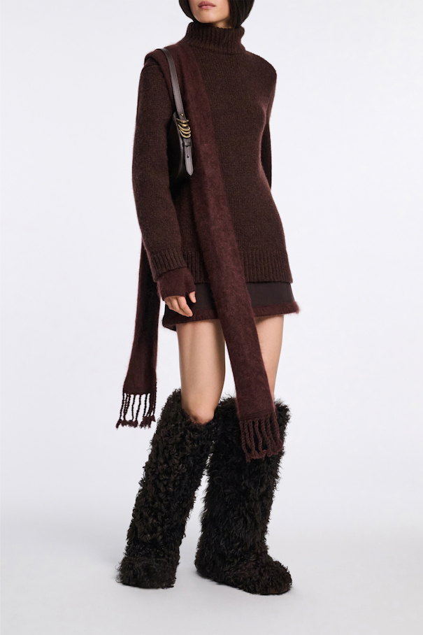 FLUFFY STATEMENT scarf