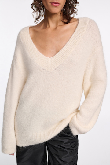 Dorothee Schumacher Alpaca mix round neck knit pullover camellia white