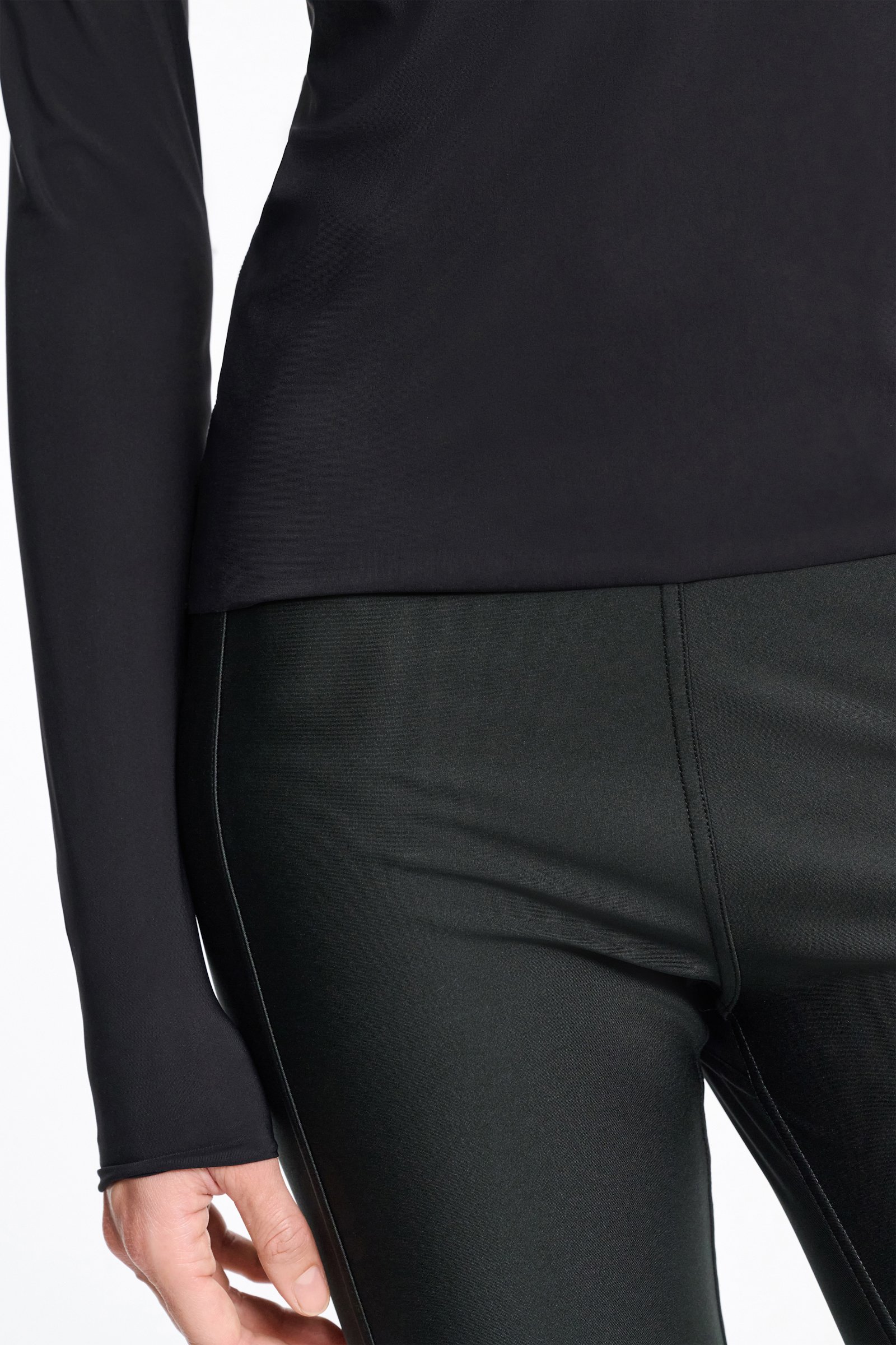 Dorothee Schumacher Longsleeve mit Rollkragen aus leichtem, technischem Jersey pure black