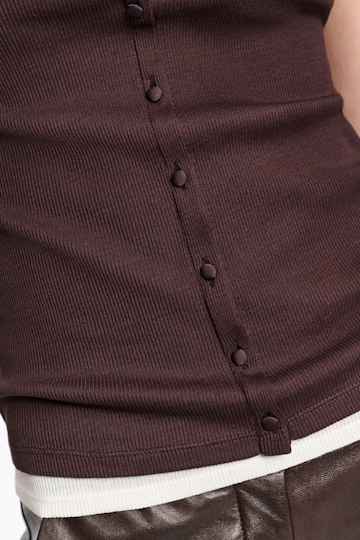 Dorothee Schumacher Button-down top in luxurious rib knit chocolate