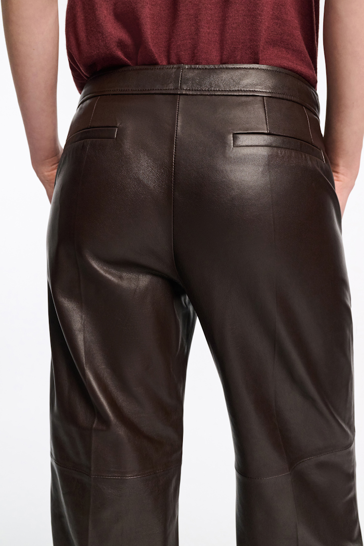 Dorothee Schumacher Lederhose mit ausgestelltem Bein black chocolate