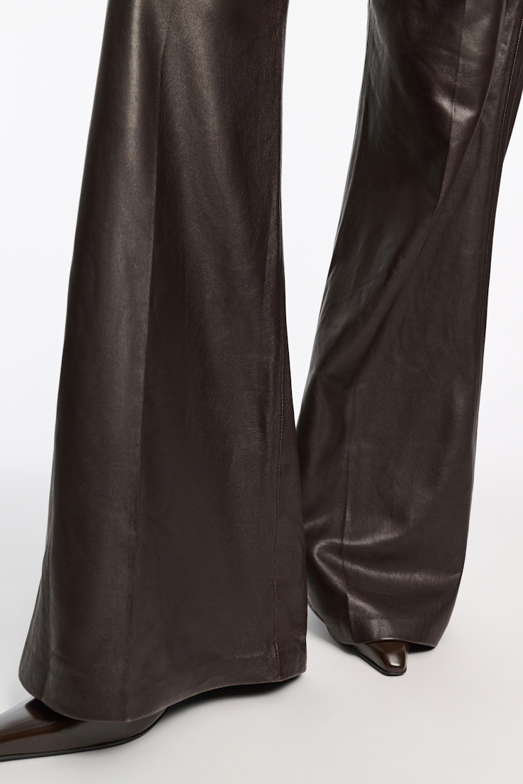 Dorothee Schumacher Lederhose mit ausgestelltem Bein black chocolate