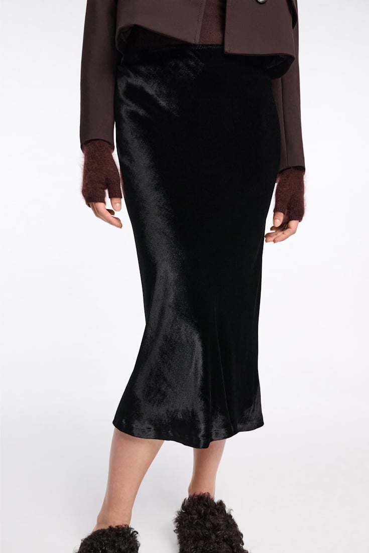 Dorothee Schumacher Bias-Cut Midi Rock aus Spiegelsamt pure black