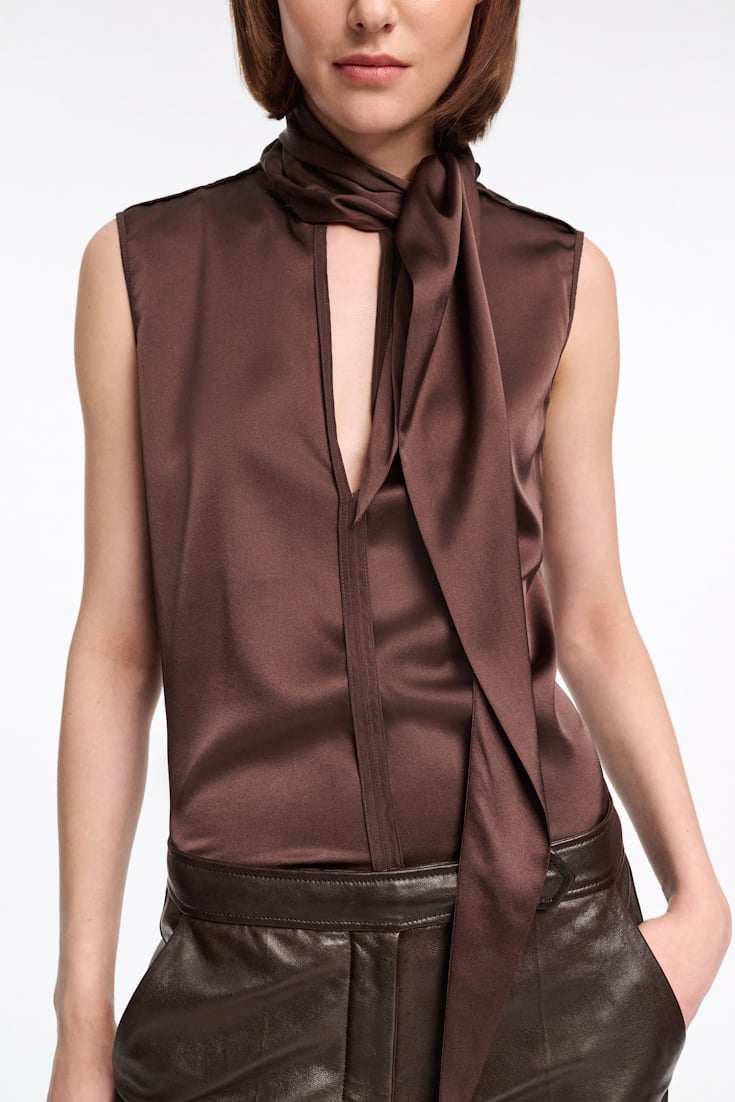 Dorothee Schumacher Sleeveless blouse in silk satin chocolate