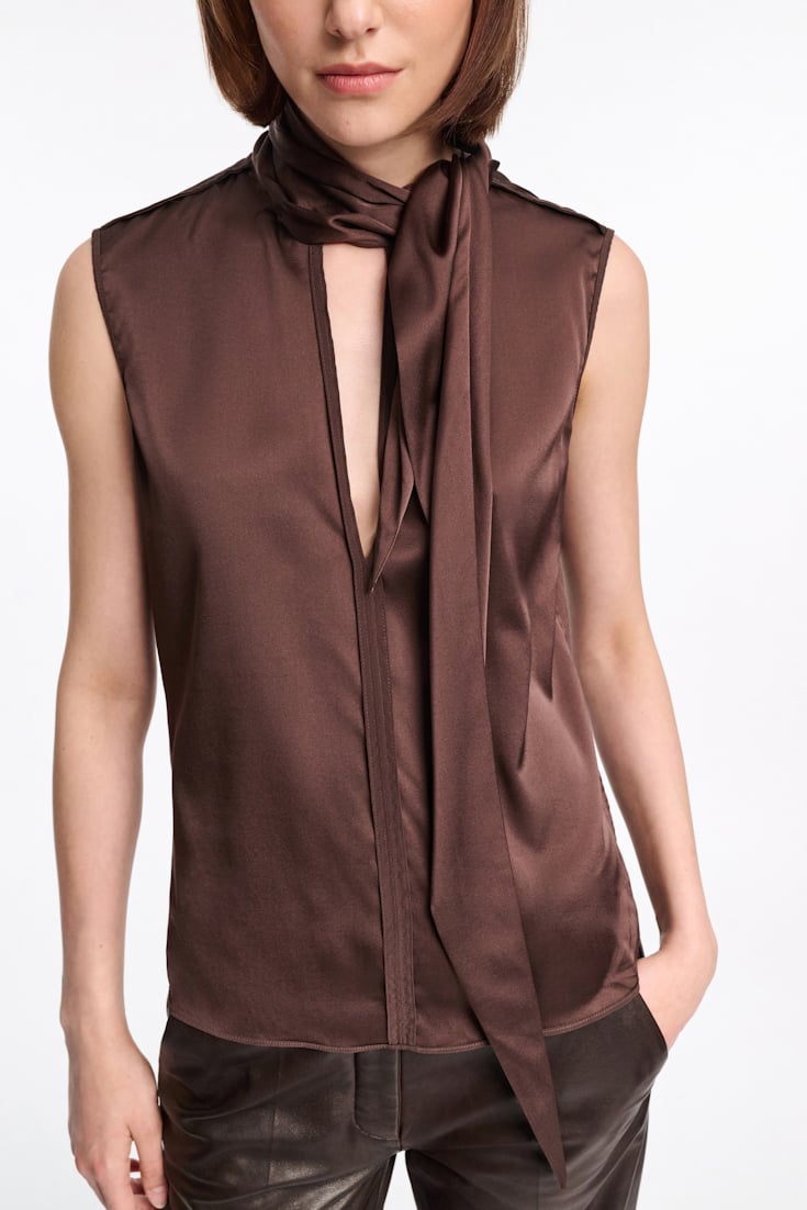 Dorothee Schumacher Sleeveless blouse in silk satin chocolate