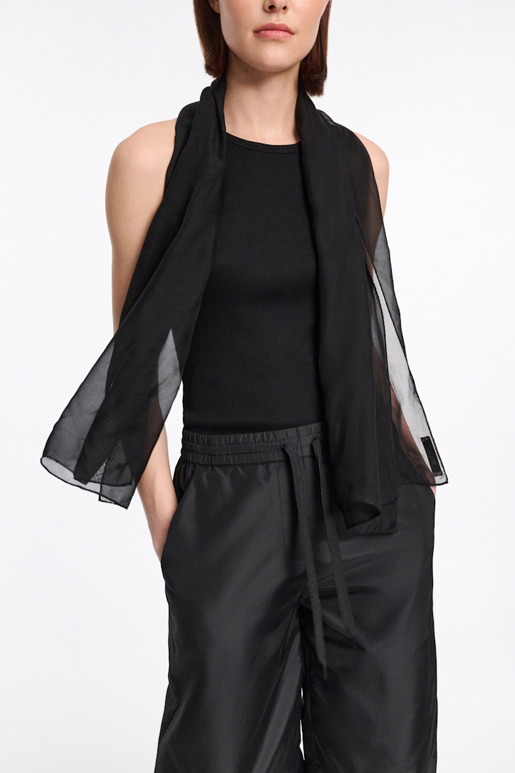 Dorothee Schumacher Schal aus Seidenchiffon pure black
