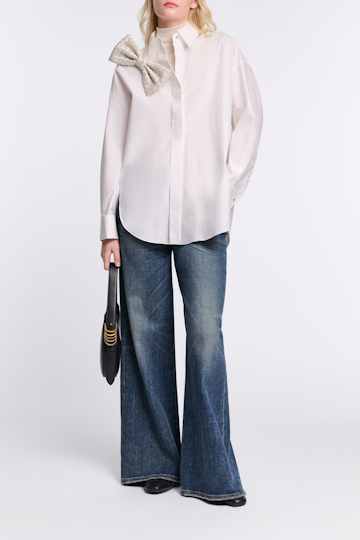 Dorothee Schumacher Hemd mit Bow-Brosche aus Baumwoll-Popeline white pearl