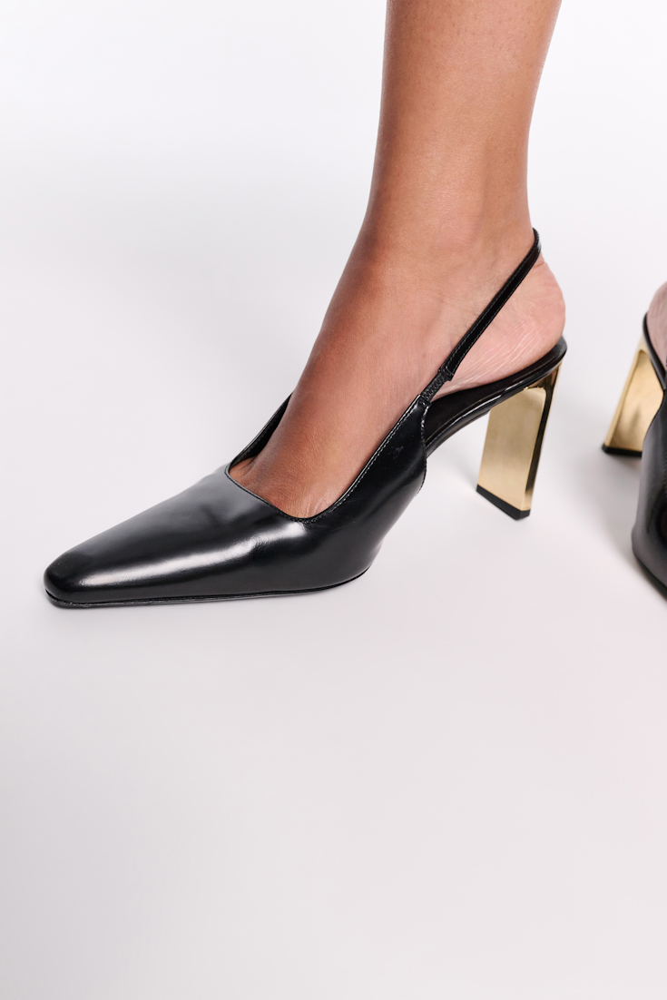 Dorothee Schumacher Slingback pumps with golden heel pure black