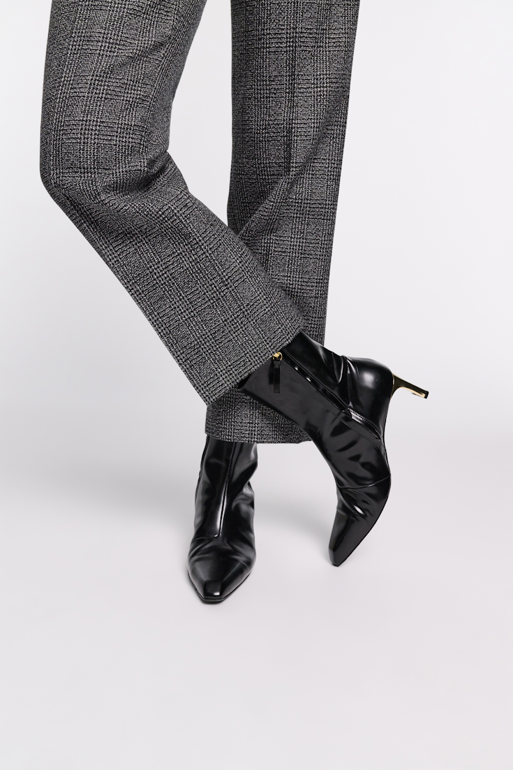 Dorothee Schumacher Ankle Boots mit goldenem Absatz pure black