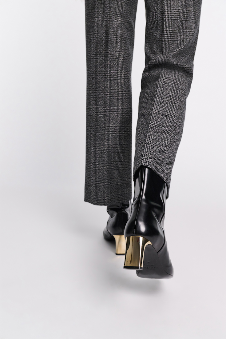 Dorothee Schumacher Ankle Boots mit goldenem Absatz pure black