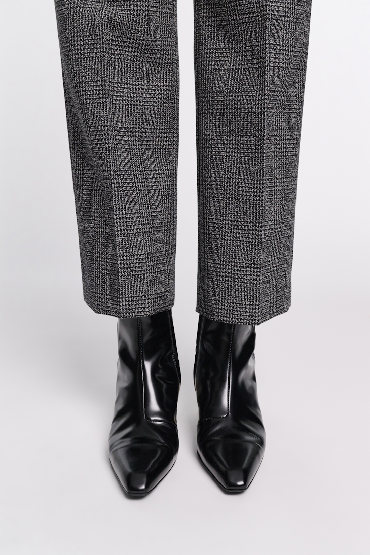 Dorothee Schumacher Ankle Boots mit goldenem Absatz pure black